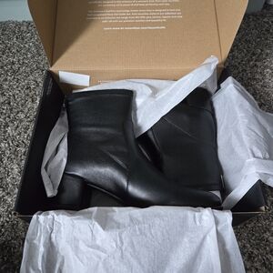 NEW Naturalizer Boots